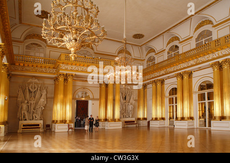 Russland Sankt Petersburg, Winterpalast, Wappen Halle Stockfoto