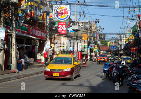 Straßenszene in Chaweng Beach Village auf der Insel Ko Samui, Thailand. Stockfoto