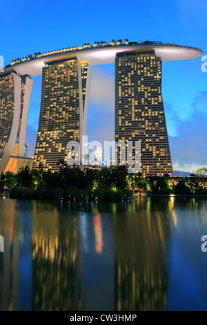 Marina Bay Sands Hotel und Skypark von Gardens By The Bay in Singapur Stockfoto