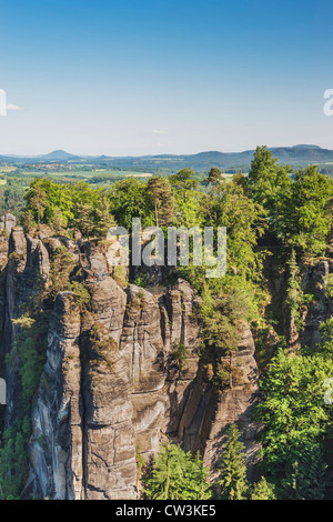 Bastei (Bastei) und mittelalterlichen Felsenburg Neurathen, Sächsische Schweiz, in der Nähe von Dresden, Sachsen, Deutschland, Europa Stockfoto