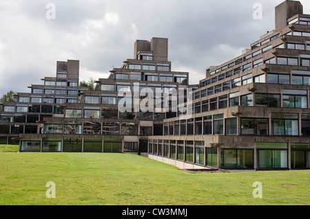 Studentisches Wohnen als Zikkurats Gebäude, University of East Anglia, Norwich, Norfolk, Großbritannien kennen. Stockfoto