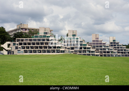 Studentisches Wohnen als Zikkurats Gebäude, University of East Anglia, Norwich, Norfolk, Großbritannien kennen. Stockfoto