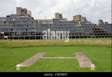 Studentisches Wohnen als Zikkurats Gebäude, University of East Anglia, Norwich, Norfolk, Großbritannien kennen. Stockfoto