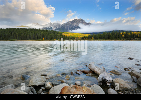 Patricia Seen- und Berglandschaft der Pyramide auf Herbst Morgen-Jasper, Jasper Nationalpark, Alberta, Kanada. Stockfoto