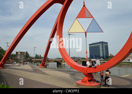 Die Stahlskulptur Newport Wave, City of Newport (Casnewydd), Wales (Cymru), Großbritannien Stockfoto