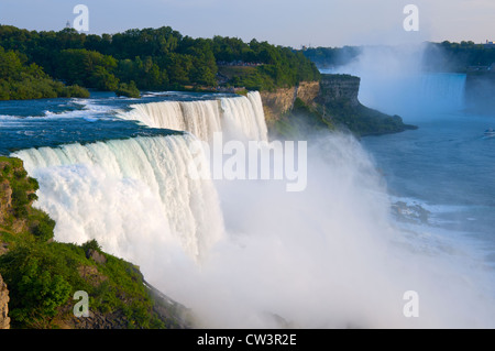 Auf amerikanischen Fälle von der Aussichtsplattform am Niagara Falls State Park in New York Stockfoto