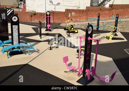 Adidas Outdoor-Fitness-Studio am Meer, Barry Island, Barry, Vale of Glamorgan, Wales, Vereinigtes Königreich Stockfoto