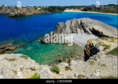 einsamen Kieselstrand arenal d ' en Castell Menorca Spanien Stockfoto