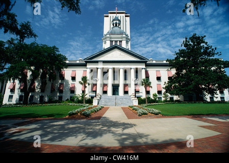Dies ist das State Capitol Building. Es hat eine große konkrete Treppe hinaufführten mit großen Säulen der Fassade hochhalten. Stockfoto