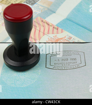 Australische Einreisestempel und Visa mit einem Presswerkzeug Stockfoto