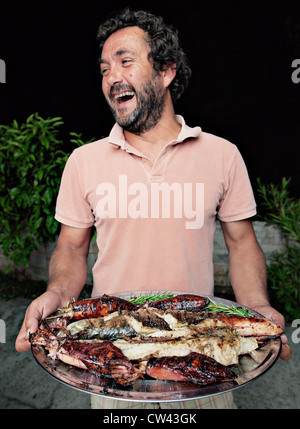 Frischen Fisch (gegrillter Fisch & Tintenfisch) in Dalmatien, Kroatien. Stockfoto