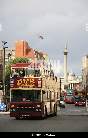 London-Sightseeing-Bus. Touristen-Liebe-Cabrio-Tour-Bus ermöglichen ihnen, eine gute Möglichkeit, Reisen rund um die Hauptstadt [Editorial nur] Stockfoto