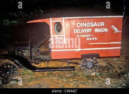 Alte Wagen, Nash-Dino-Land, South Hadley, Massachusetts Stockfoto