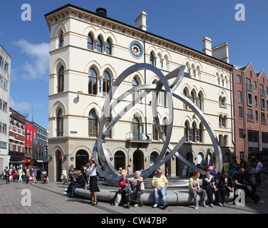 Geist von Belfast, Dan George Stahl-Skulptur, Arthur Square Stadtzentrum von Belfast, Nordirland Stockfoto