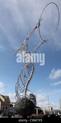 Thanksgiving Square Stahl Skulptur, Leuchtfeuer der Hoffnung von Andy Scott, Laganside, Belfast, Ulster; Nordirland Stockfoto