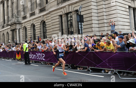 Britische Läufer Scott Overall im Wettbewerb in London Olympischen Marathonrennen 2012 UK Stockfoto