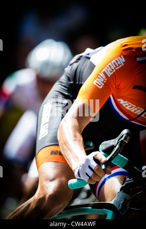 Lieuwe Westra der Niederlande rundet die Haarnadel auf der Box Hill-Schleife von den Männern Olympischen Straßenrennen in London 2012. Stockfoto