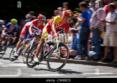 Jonathan Castroviejo Nicolas von Spanien leitet Alexander Kristoff Norwegens in Olympischen Straßenrennen der Männer in London 2012. Stockfoto