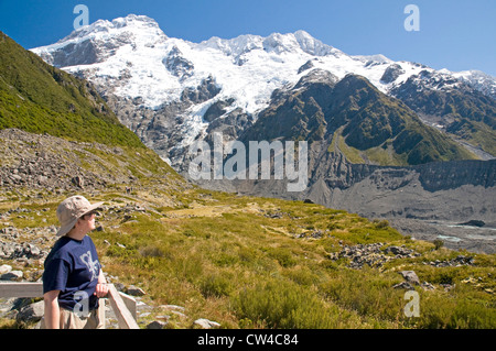 White Horse Hill in der Nähe von Mt Cook Village auf der Suche nach Nordwesten bis zu den Gipfeln des Mt Sefton und der Hocker auf die große Kluft Stockfoto