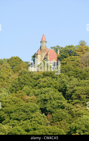 Schloss im Herbst entlang der malerischen Route 9, Hudson Valley, nördlich von New York City Stockfoto