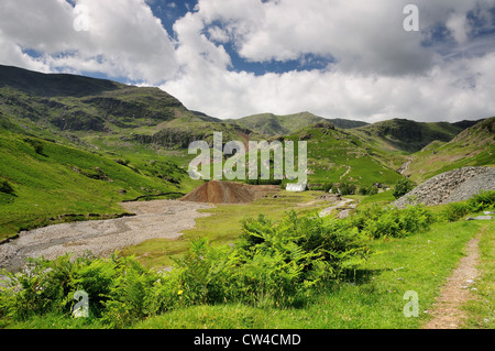 Kirche-Beck und Kupferbergwerke Tal in der Nähe von Coniston im englischen Lake District Stockfoto