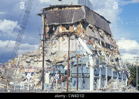 Einem abgerissenen Gebäude bei Olympic Blvd nach dem Northridge-Erdbeben 1994 Stockfoto