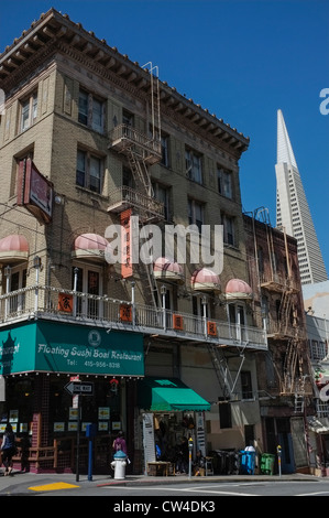 Bunte Schaufenster an der Grant Avenue in Chinatown, San Francisco Stockfoto