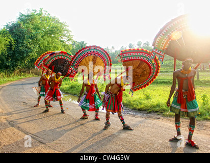 Volkstänzerin thara Performing Kerala Südindien, indisch Stockfoto