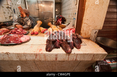 Fleisch für den Verkauf in der alten Medina von Fes, Marokko Stockfoto