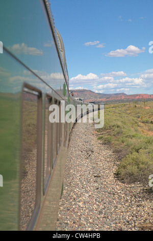 Whistle Stop Kerry Express in ganz Amerika Zug bewegen durch Landschaft, Südwesten der USA Stockfoto