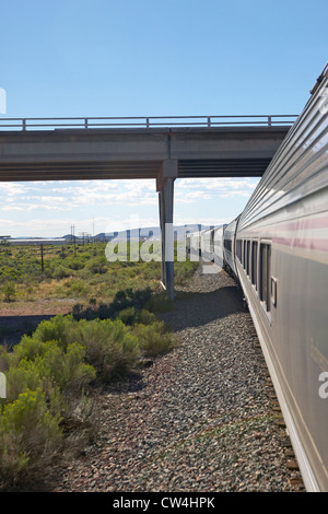 Whistle Stop Kerry Express in ganz Amerika Zug bewegen durch Landschaft, Südwesten der USA Stockfoto