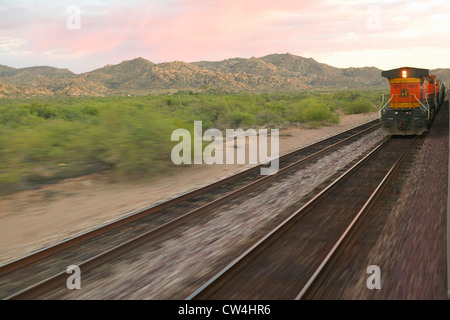 Whistle Stop Kerry Express in ganz Amerika Zug bewegen durch Landschaft, Südwesten der USA Stockfoto