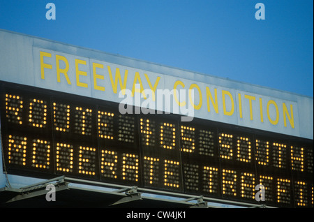 Ein Schild die 405 Freeway-Bedingungen Stockfoto