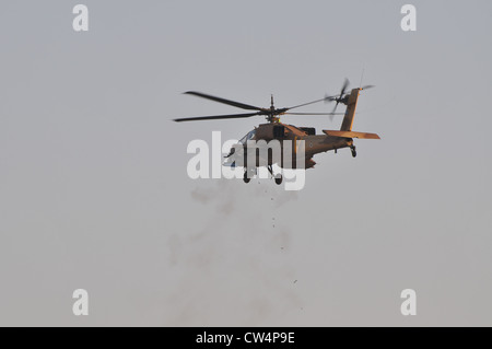 Israelische Luftwaffe AH-64A Apache im Flug Stockfoto