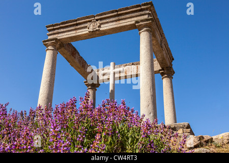 "Los Cuatro Postes" die vier Pfosten am Stadtrand von der römischen Stadt Ávila, Kastilien und León, Spanien, Europa. Stockfoto