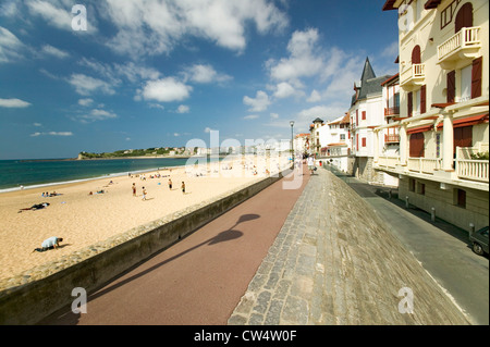 Eine Strandpromenade St. Jean de Luz auf Cote Basque Südwest-Frankreich typische Fischerdorf im französischen Baskenland in der Nähe von Spanisch Stockfoto