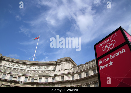 Zeichen für Pferd schützt Parade, Führung der Öffentlichkeit an der Beach Volley Ball Veranstaltungsort in der Nähe von Admiralty Arch und der Mall Trafalgar Sq Stockfoto