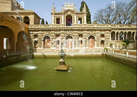 Blick auf Real Alcazar Galeria de Grutesco, der königliche Palast, Sevilla, Spanien, aus dem 9. Jahrhundert Stockfoto