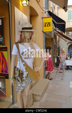 Mode-Boutique in Old Town, Saint-Tropez, Côte d ' Azur, Departement Var, Provence-Alpes-Côte d ' Azur, Frankreich Stockfoto