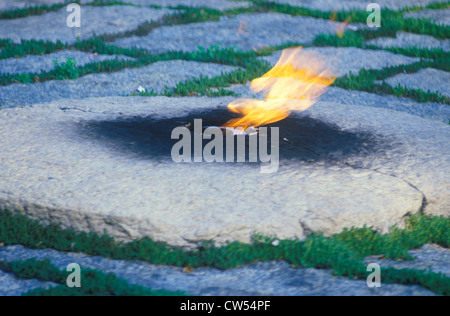 Ewige Flamme am Grab des Präsidenten John F. Kennedy, Arlington Cemetery in Washington, D.C. Stockfoto
