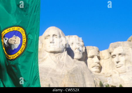 Mount Rushmore Nationalmonument mit Flagge, in der Nähe von Rapid City, South Dakota Stockfoto