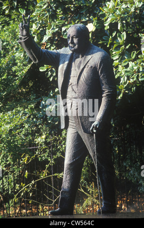 Statue von Winston Churchill auf Embassy Row, Eingang in der britischen Botschaft auf Massachusetts Avenue, Washington, DC Stockfoto