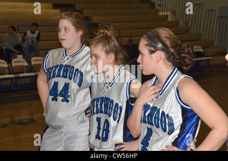 3 weibliche High-School-Basketball-Spieler Stockfoto