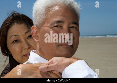 Porträt von ein älteres Paar am Strand Stockfoto
