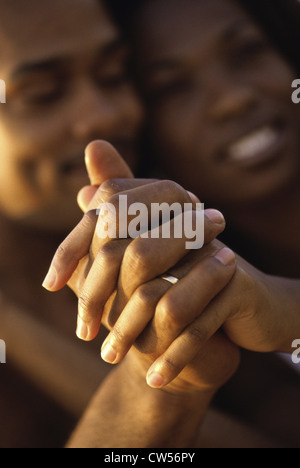 Young couple holding hands Stockfoto