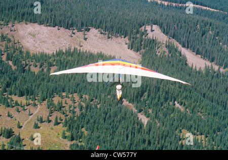 Luftaufnahme der Gleitschirm in der Luft während Drachenfliegen Festival, Telluride, Colorado Stockfoto