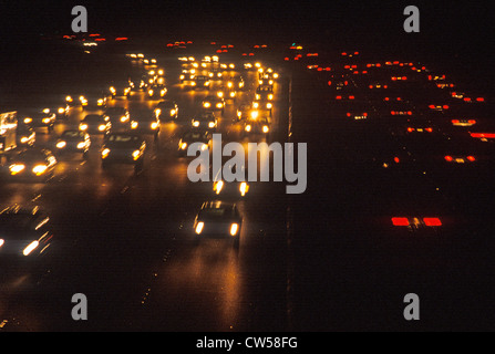 Die Nachtbeleuchtung auf dem Highway 405 San Diego Freeway Stockfoto