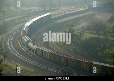 Die Tehachapi Zug Schleife in der Nähe von historischen Standort in Tehachapi Kalifornien Southern Pacific Railroad wo Güterzüge 77 gewinnen Stockfoto