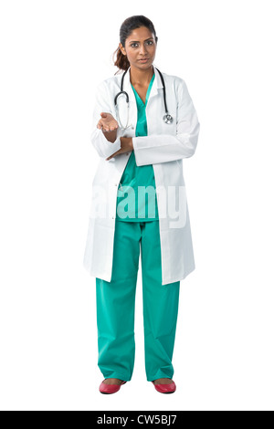 Porträt von glücklich weiblich indischen Arzt Stockfoto