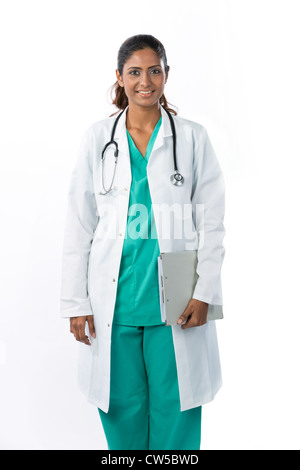 Porträt von glücklich weiblich indischen Arzt Stockfoto